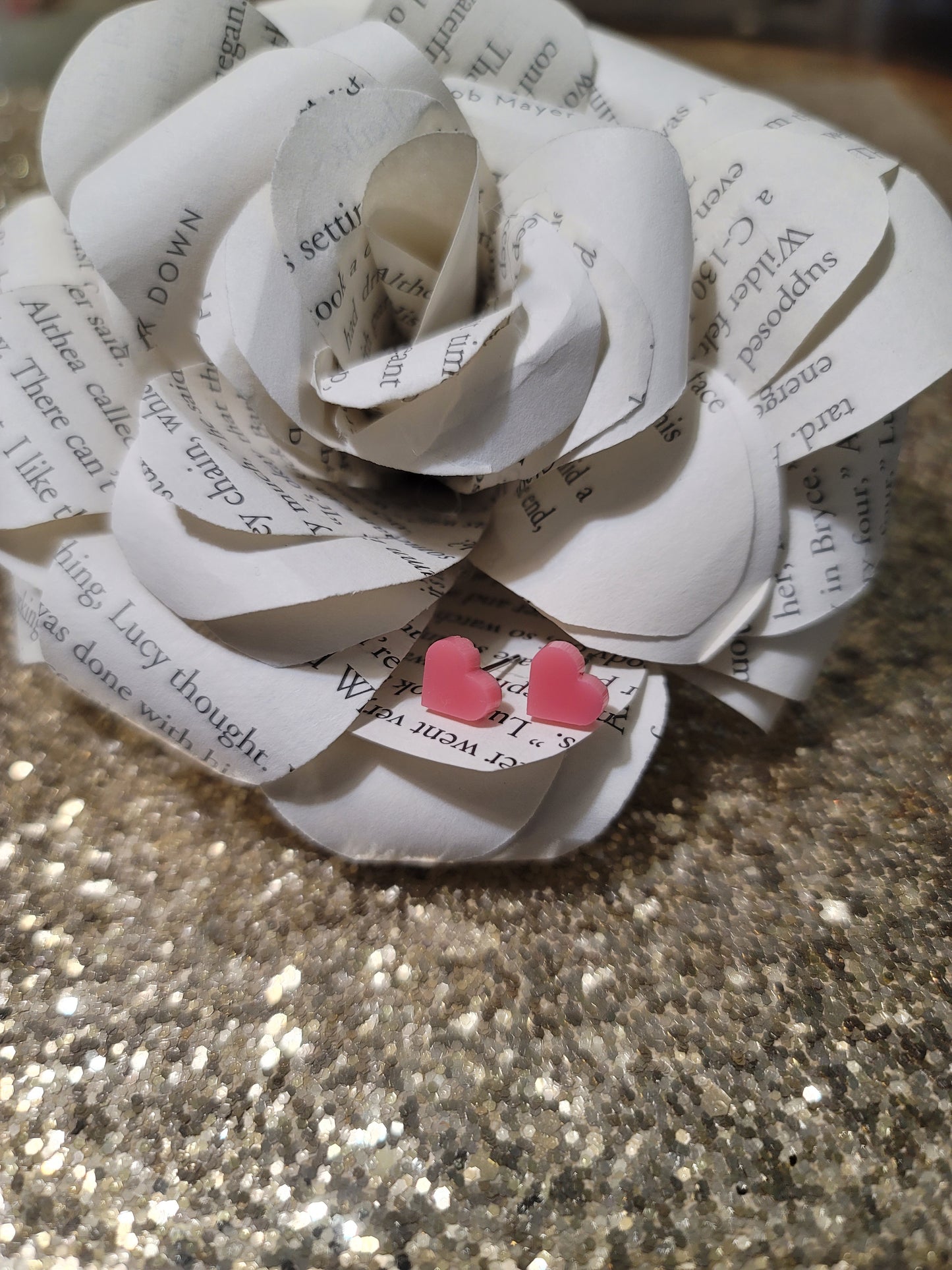 Bookish Heart Earrings – Flirty Pink Studs for Spicy & Soft Aesthetics