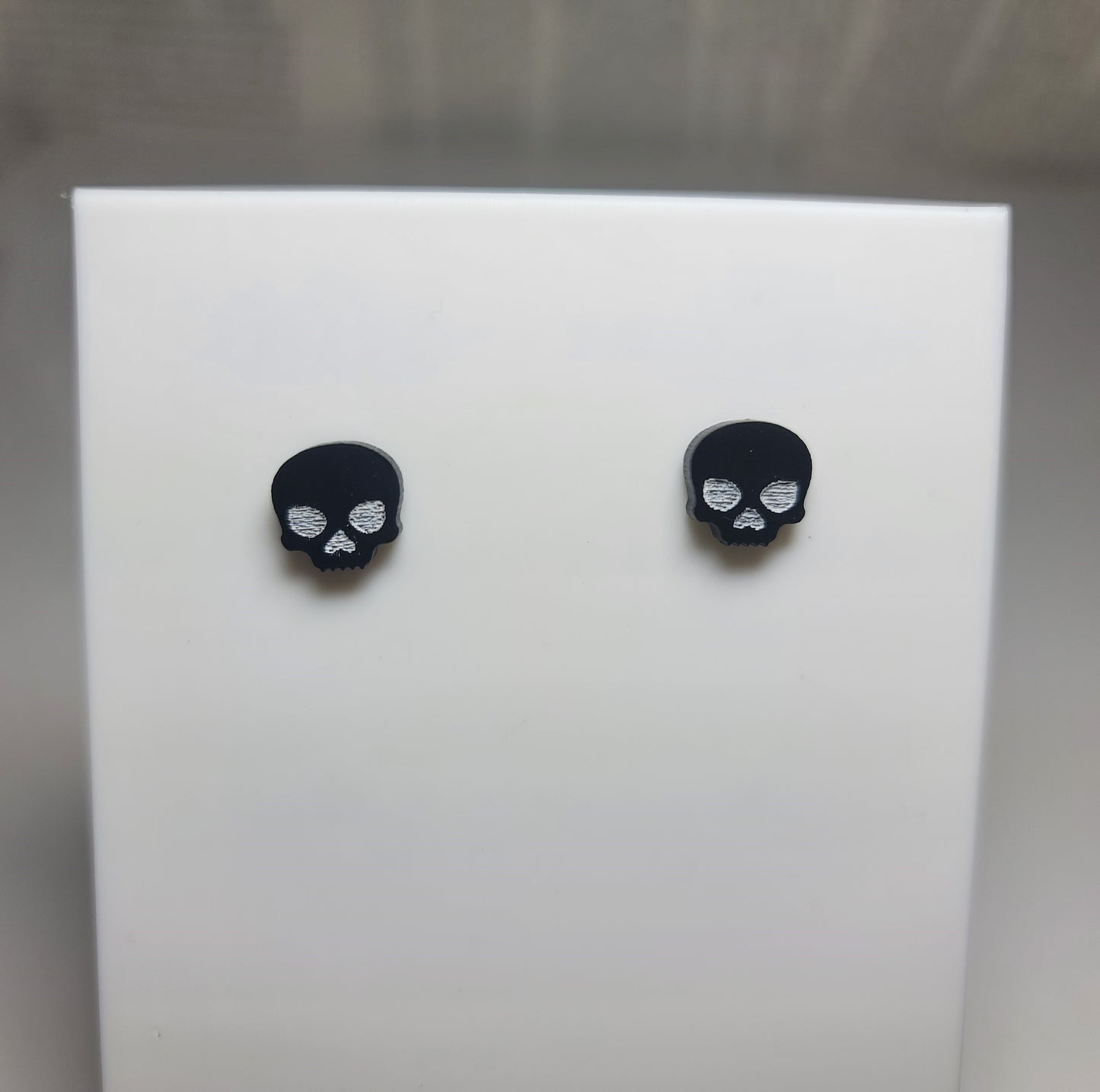 Skull Stud Earrings – Black Acrylic Jewelry for Edgy Bookworms