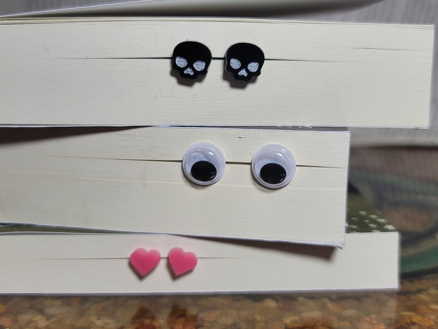 Skull Stud Earrings – Black Acrylic Jewelry for Edgy Bookworms