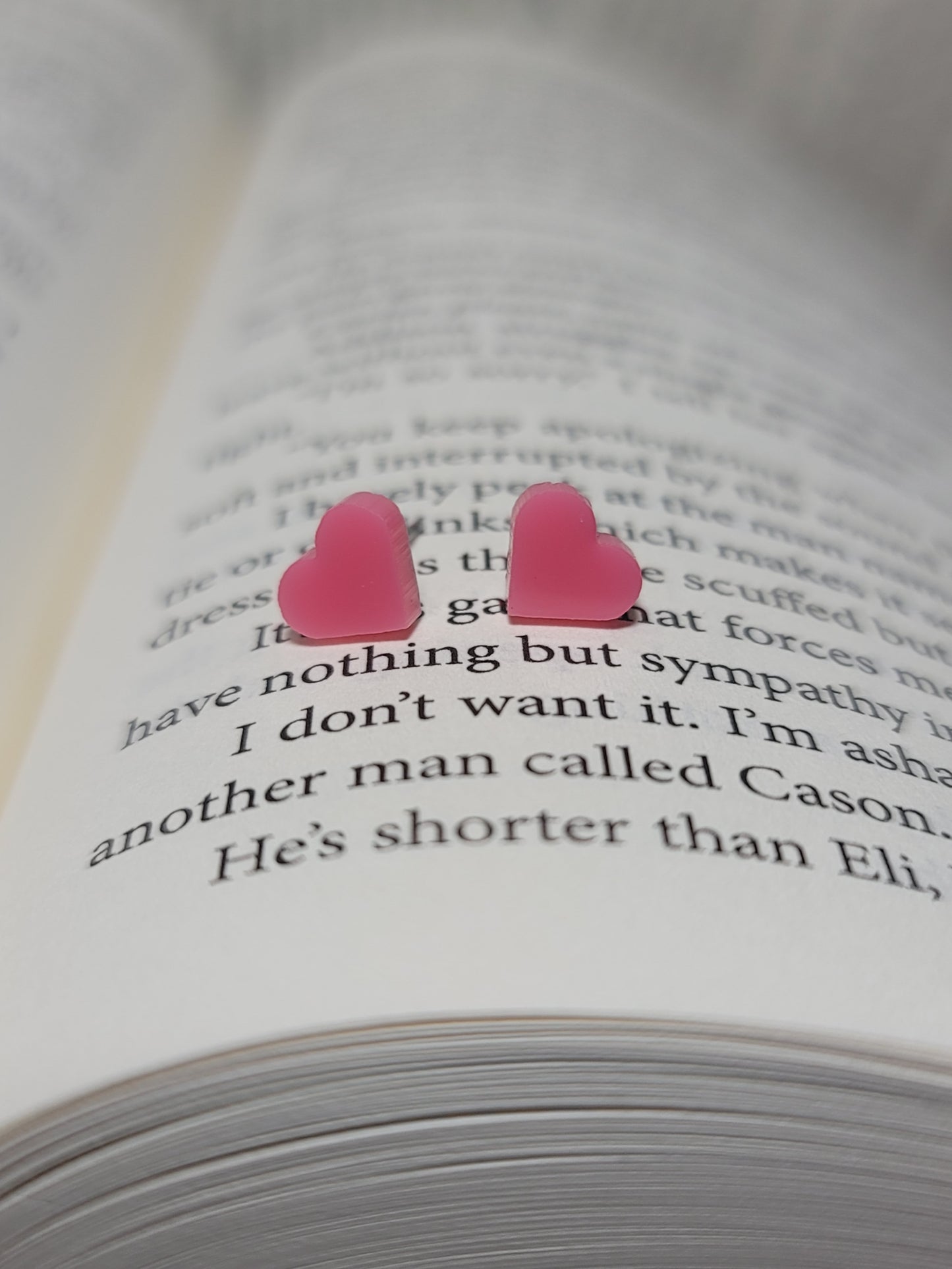 Bookish Heart Earrings – Flirty Pink Studs for Spicy & Soft Aesthetics