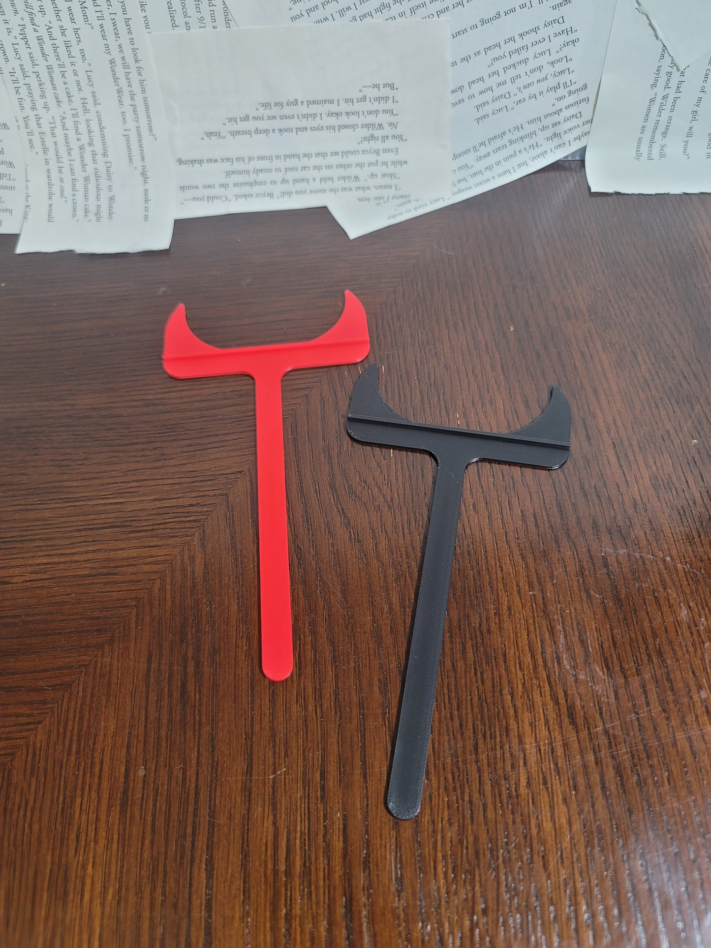 Sinful Horns Bookmark – Bold 3D Printed Marker for Dark Romance Lovers
