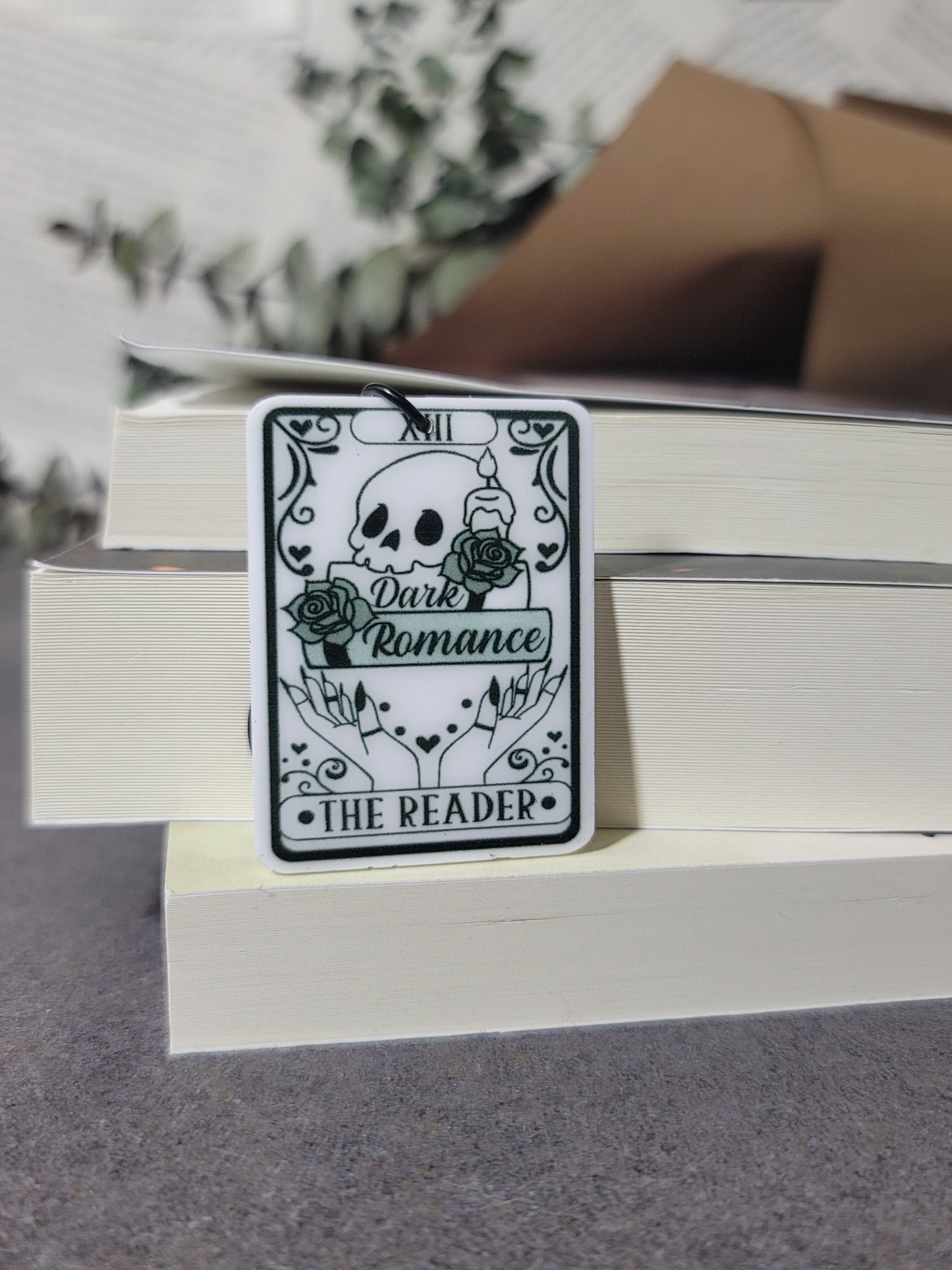 Dark Romance: The Reader’ Keychain – Perfect Gift for Spicy Book Fans & Dark Fiction Lovers