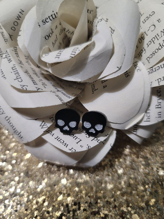 Skull Stud Earrings – Black Acrylic Jewelry for Edgy Bookworms