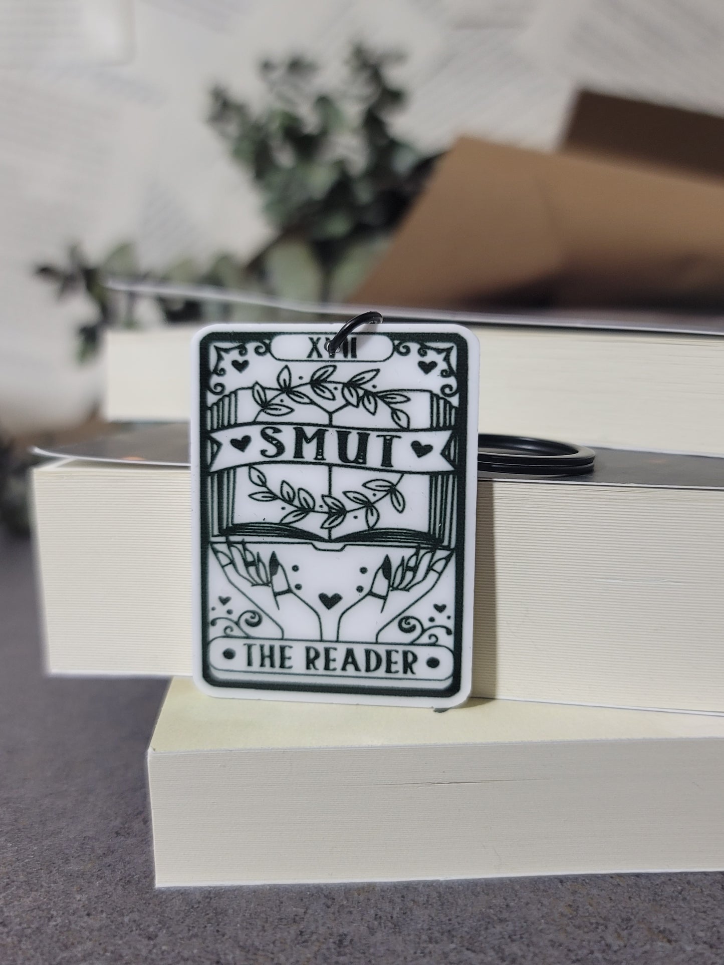 Smut, The Reader’ Keychain – Edgy Tarot-Inspired Accessory for Romance and Erotica Lovers